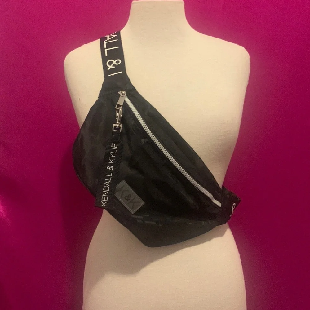Kylie and Kendall black Crossbody or waist pack pink inside adjustable strap - Picture 1 of 6